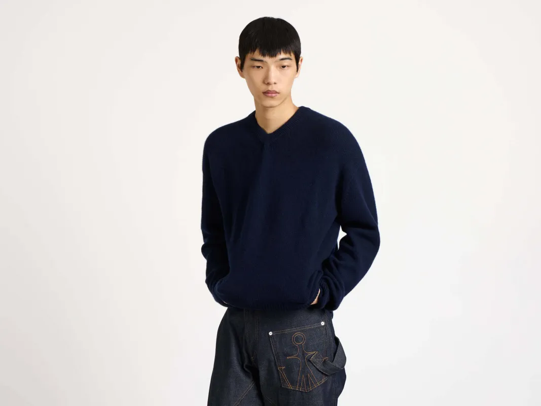 MENS V-NECK CASHMERE JUMPER IN NAVY made by J.W. Anderson