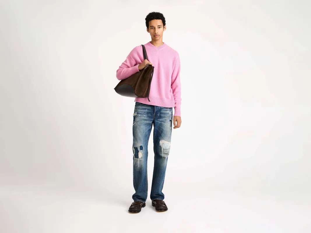 MENS V-NECK CASHMERE JUMPER IN BUBBLEGUM sold by J.W. Anderson