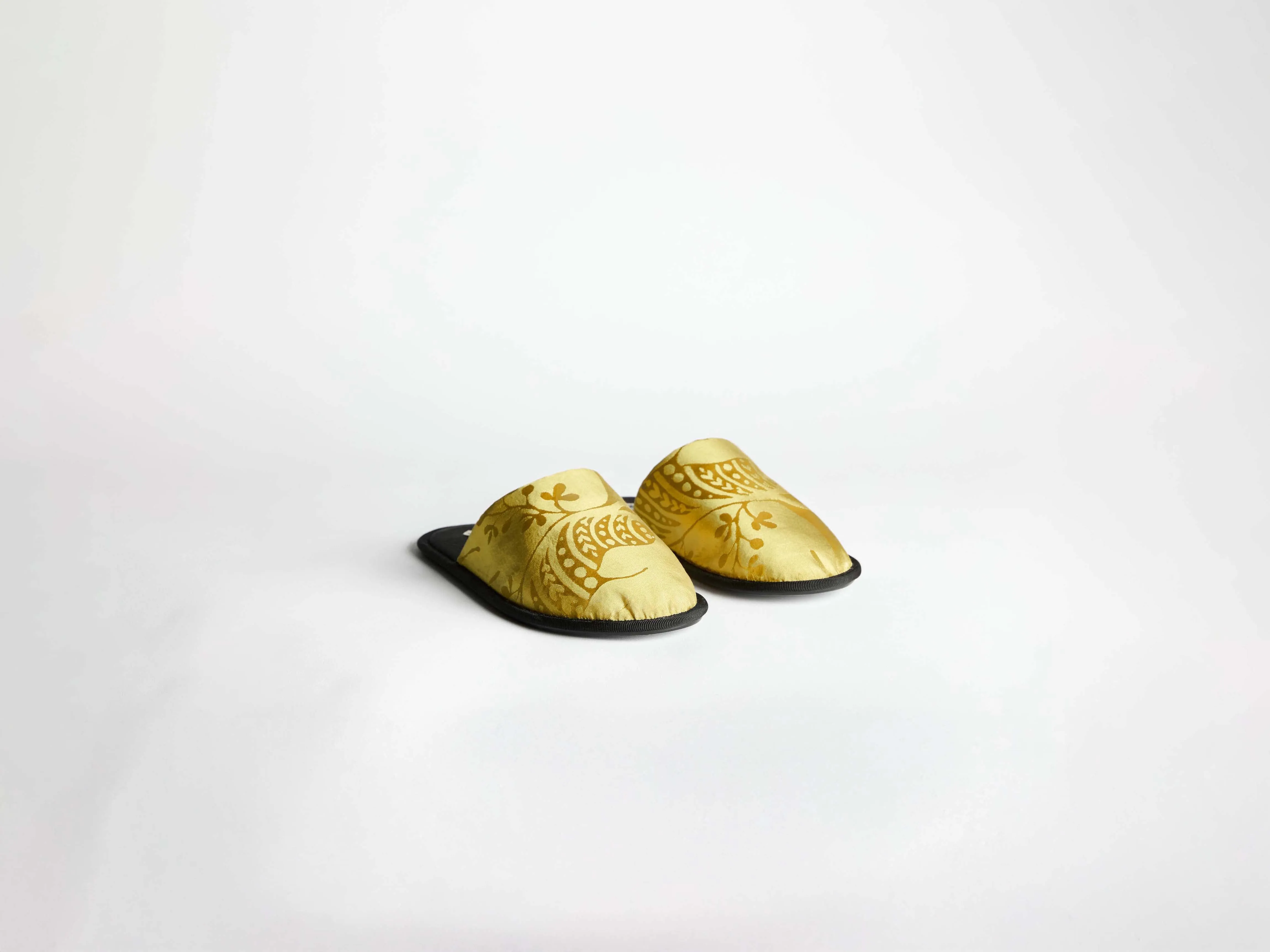 WOMENS CLOSE TOE SLIDES IN CITRINE sold by J.W. Anderson