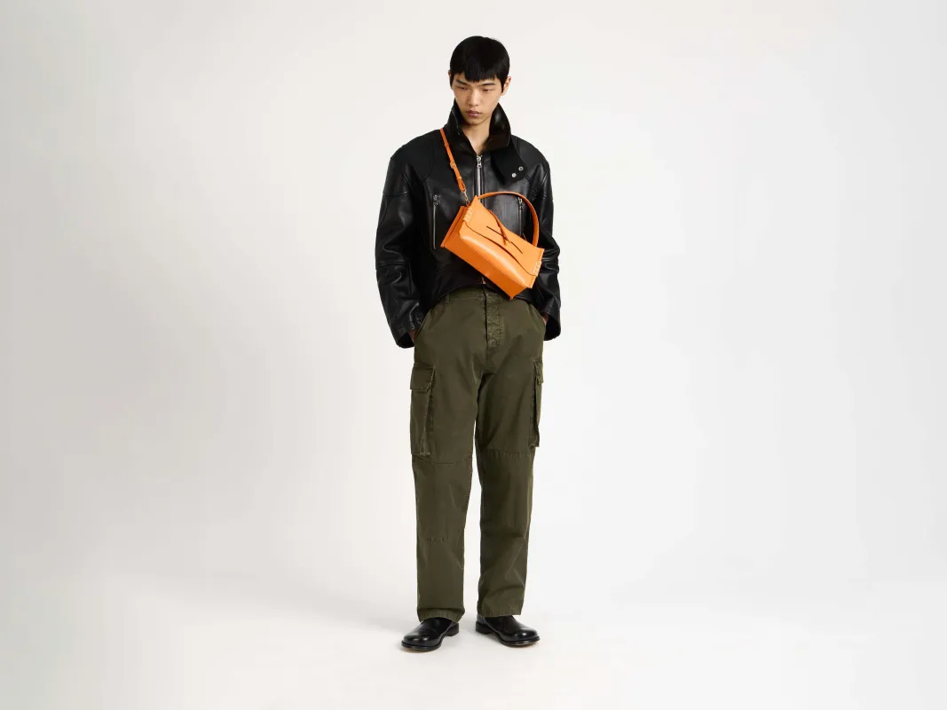 CL_CURVED HEM CROPPED JACKET - BLACK_LJ0054LT0126 made by J.W. Anderson