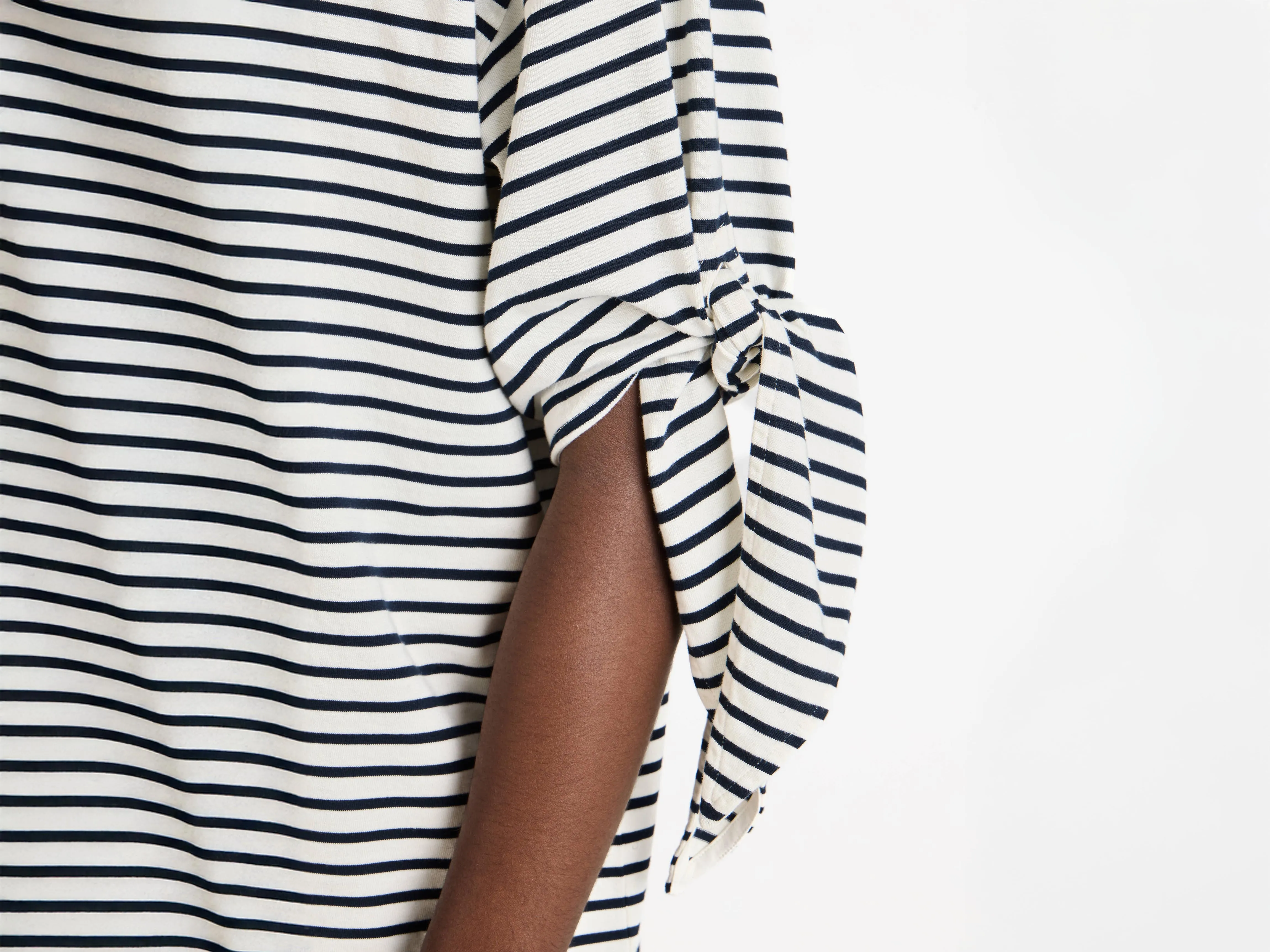 MENS SLEEVE KNOT T-SHIRT IN ECRU & NAVY sold by J.W. Anderson product image thumbnail 2