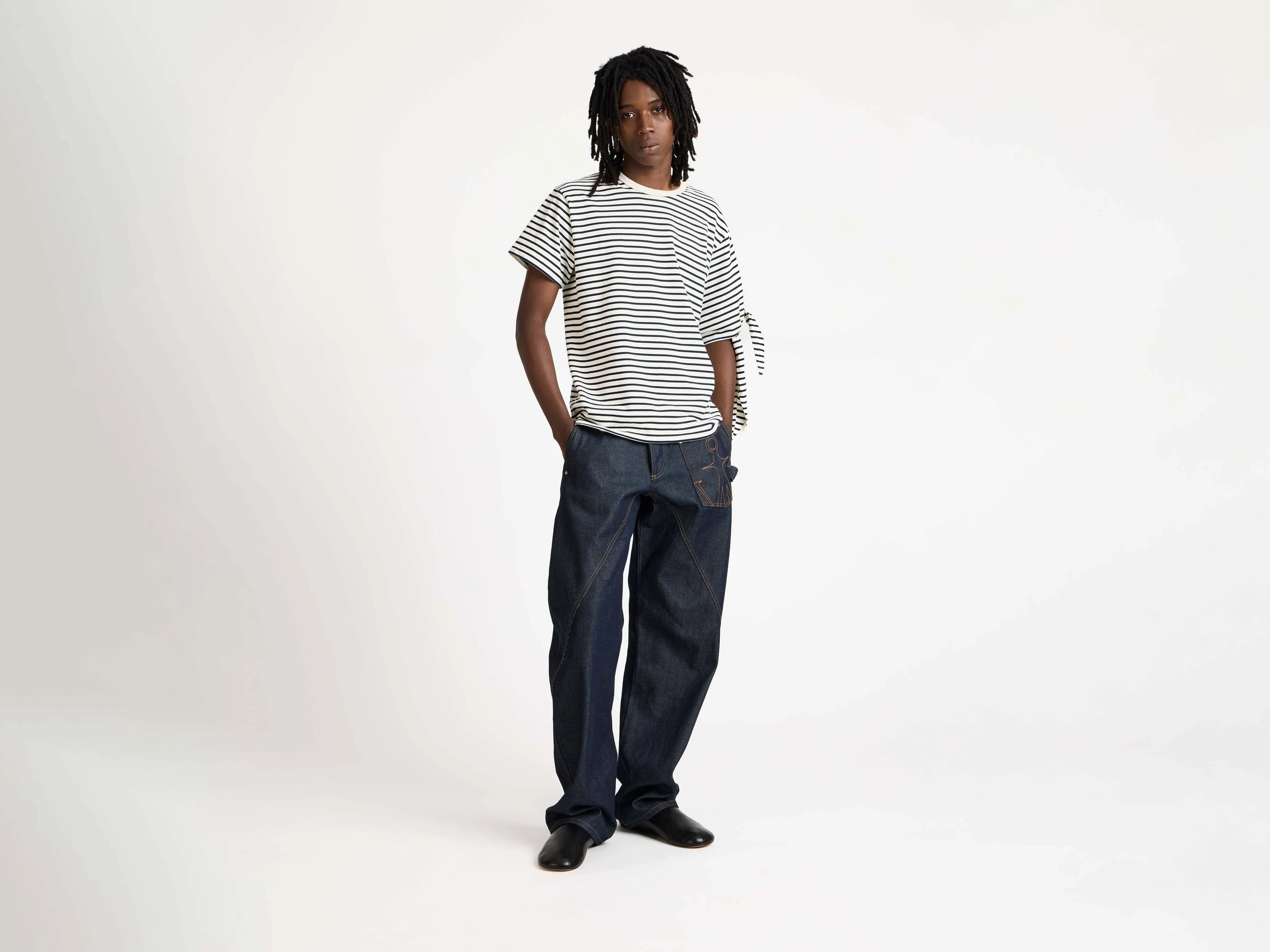 MENS SLEEVE KNOT T-SHIRT IN ECRU & NAVY sold by J.W. Anderson