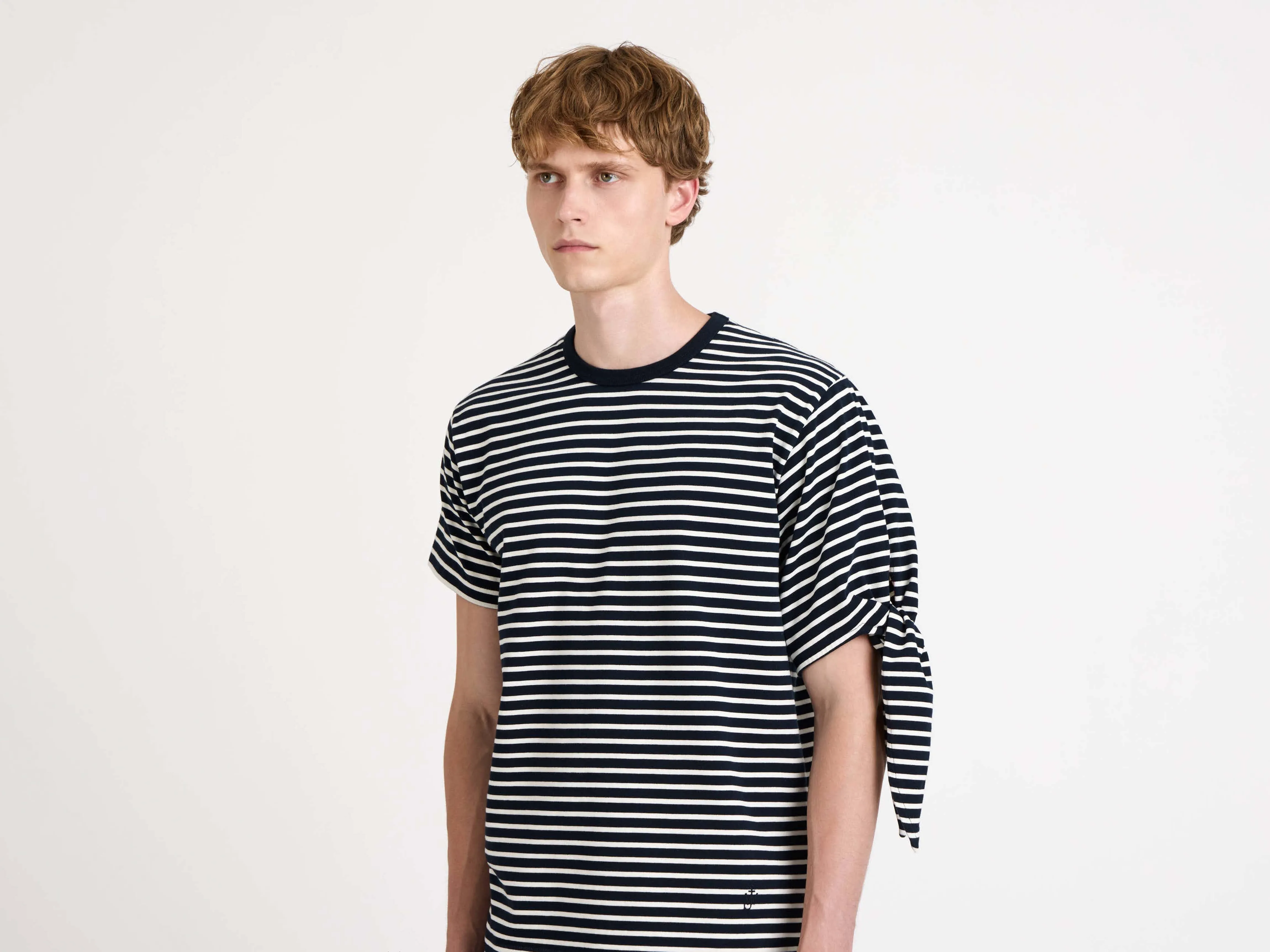 MENS SLEEVE KNOT T-SHIRT IN NAVY & ECRU sold by J.W. Anderson product image thumbnail 4