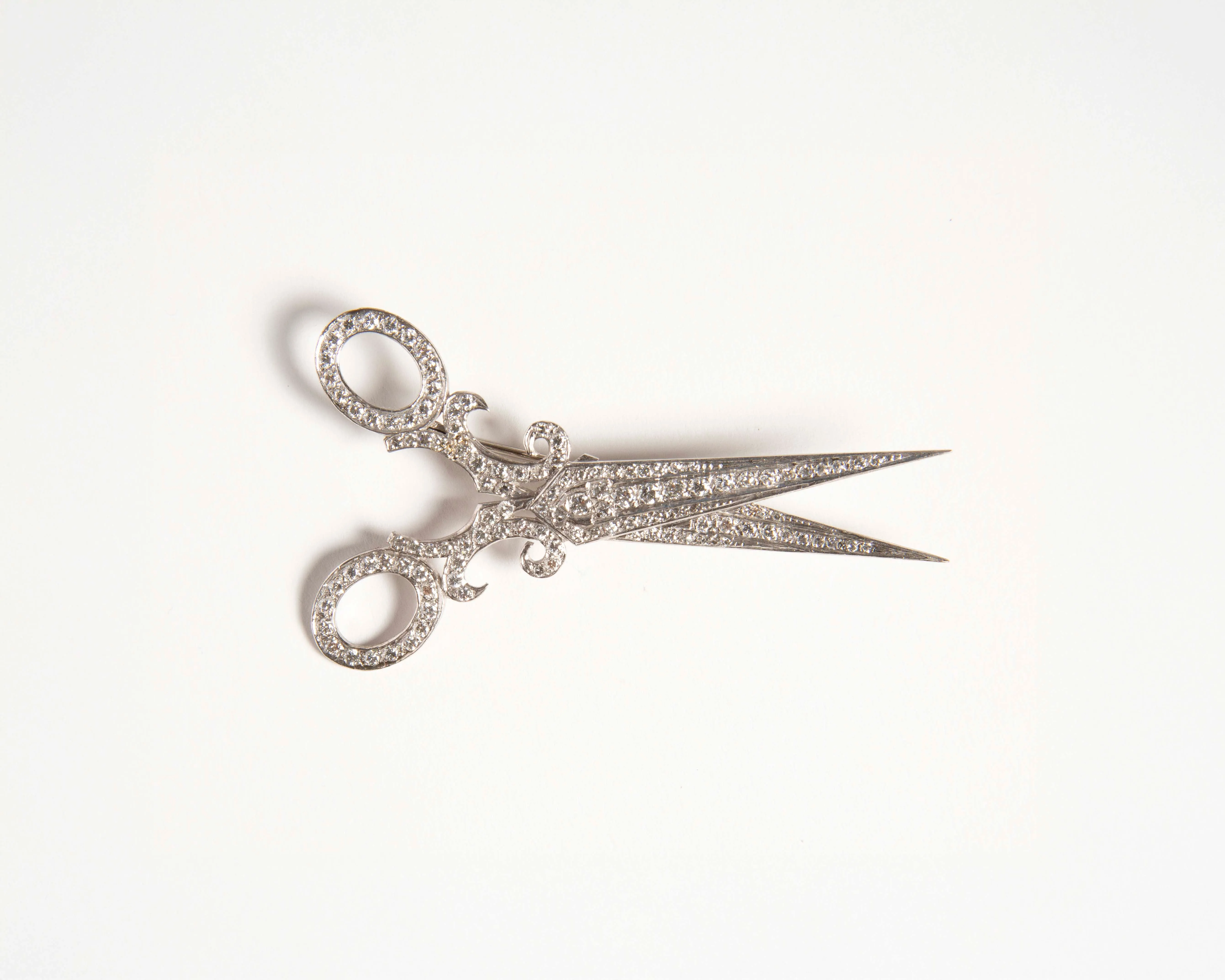 SCISSOR SET-BROOCH IN WHITE GOLD AND DIAMOND sold by J.W. Anderson product image thumbnail 4