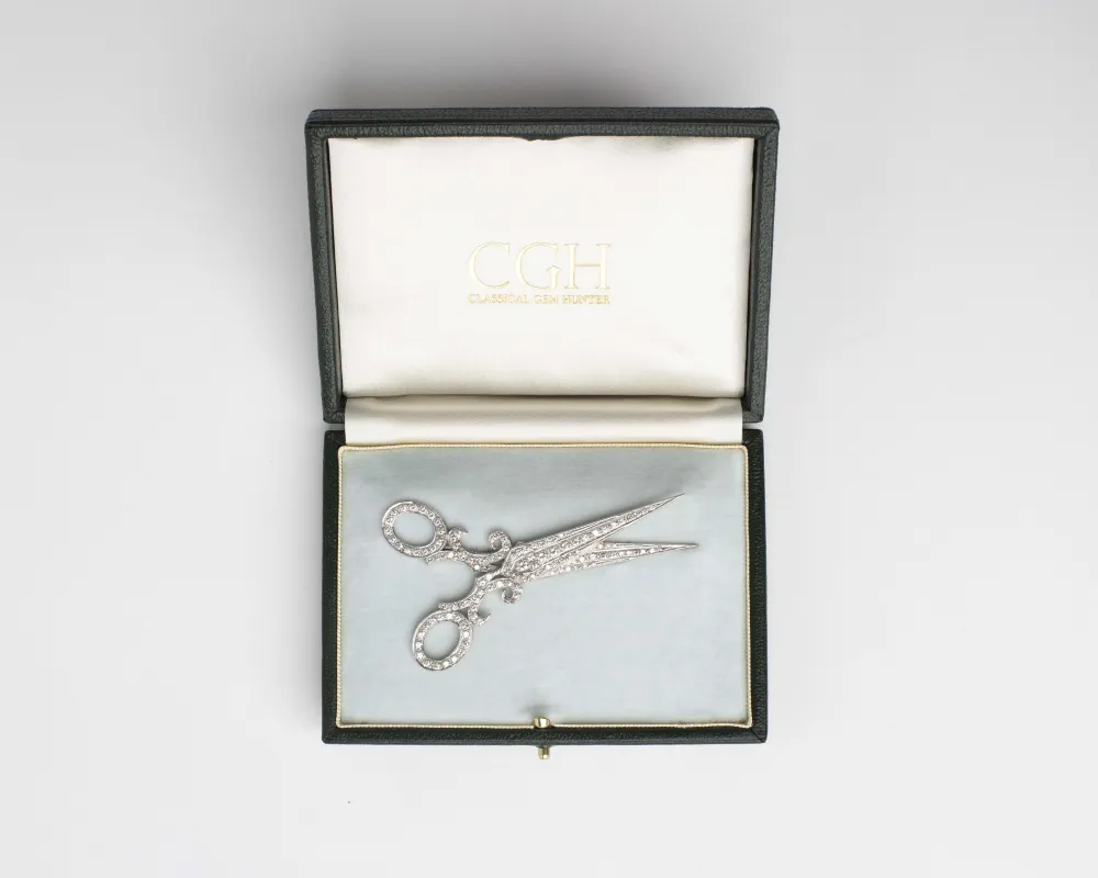 SCISSOR SET-BROOCH IN WHITE GOLD AND DIAMOND sold by J.W. Anderson