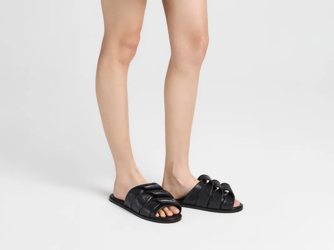 MENS CONTRASTING LEATHER COIL SLIDE IN BLACK made by J.W. Anderson