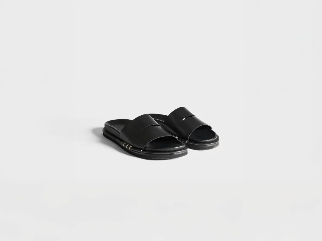MENS FUSSBETT LOAFER LEATHER SLIDES IN BLACK made by J.W. Anderson