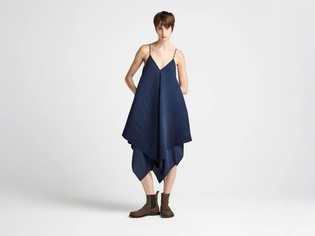 WOMENS PLEATED DRESS IN NAVY made by J.W. Anderson