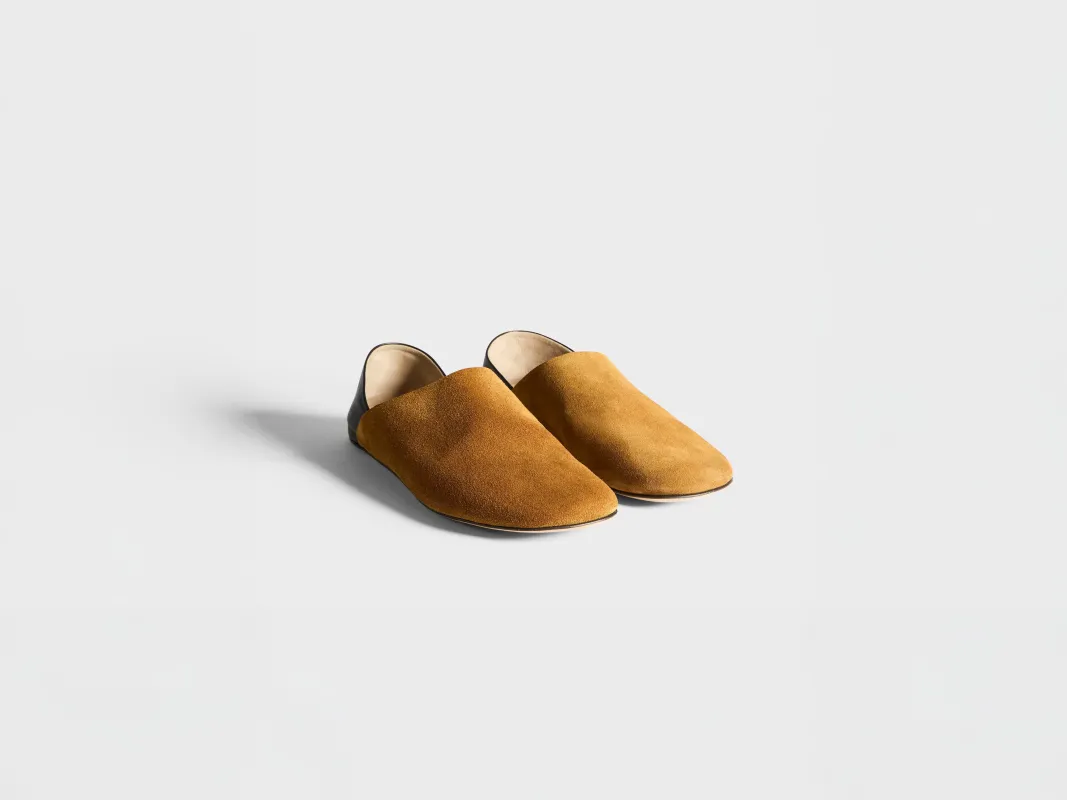 MENS SLIPPER MULE IN CARAMEL & BLACK made by J.W. Anderson