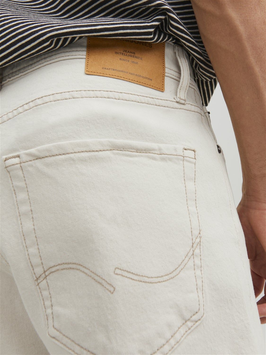 JJIEDDIE JJORIGINAL CJ 229 LID Loose fit jeans sold by Jack & Jones product image thumbnail 4