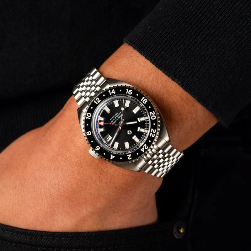 Strat-o-timer GMT: Black Tie Parallel