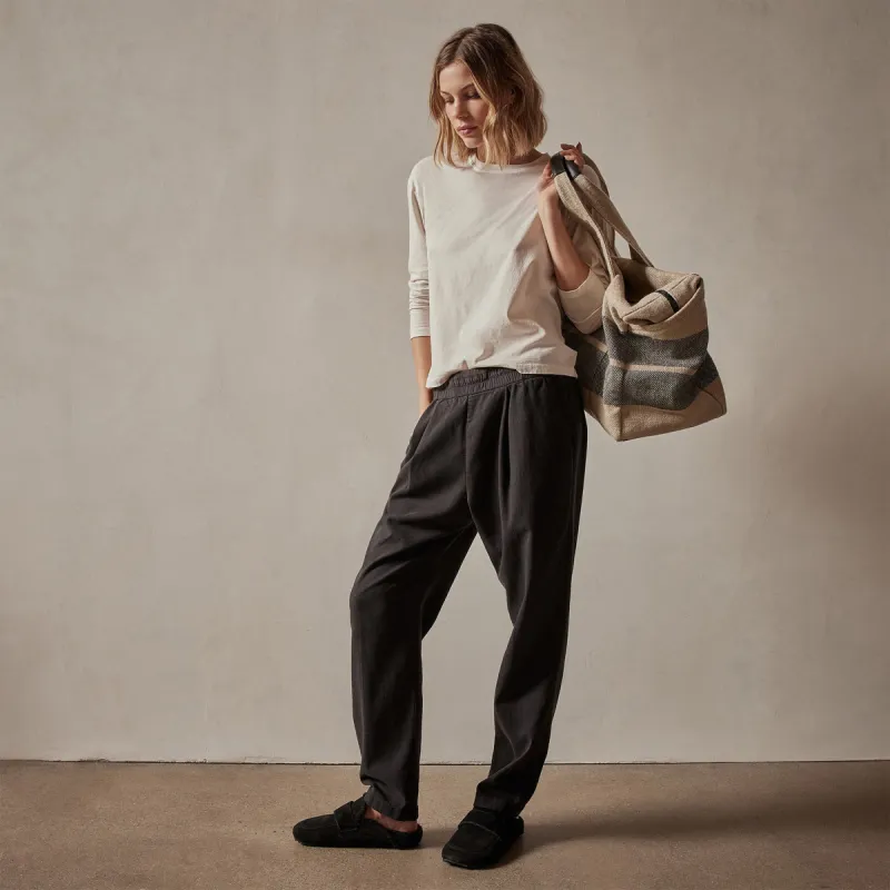 Single Pleat Relaxed Pant - Black sold by James Perse