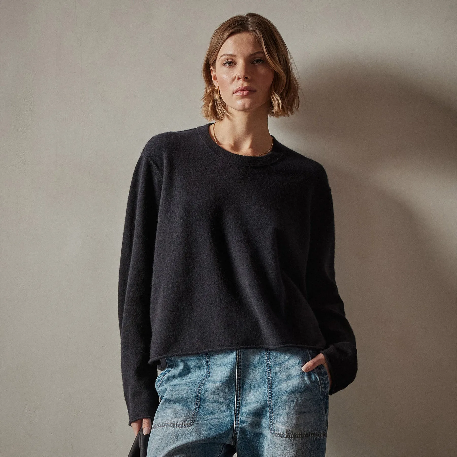 Cashmere Boxy Crew - Black sold by James Perse