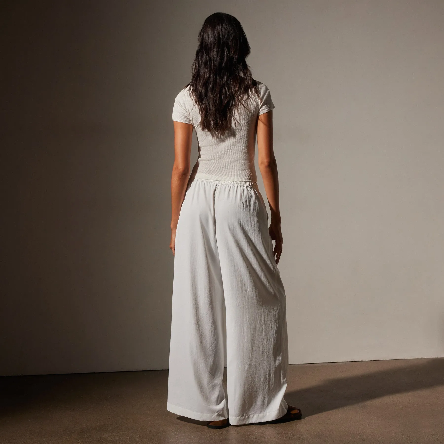 Lightweight Matte Sateen Wide Leg Pant - White sold by James Perse product image thumbnail 4