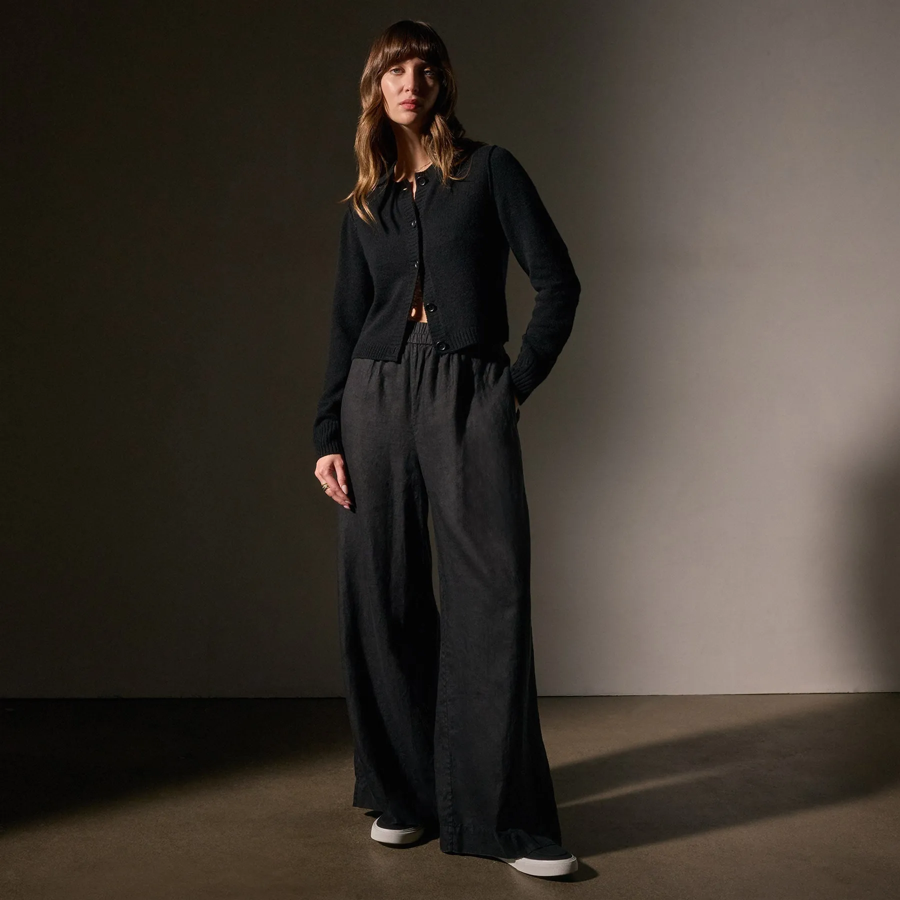 Lightweight Linen Wide Leg Pant - Black sold by James Perse product image thumbnail 3