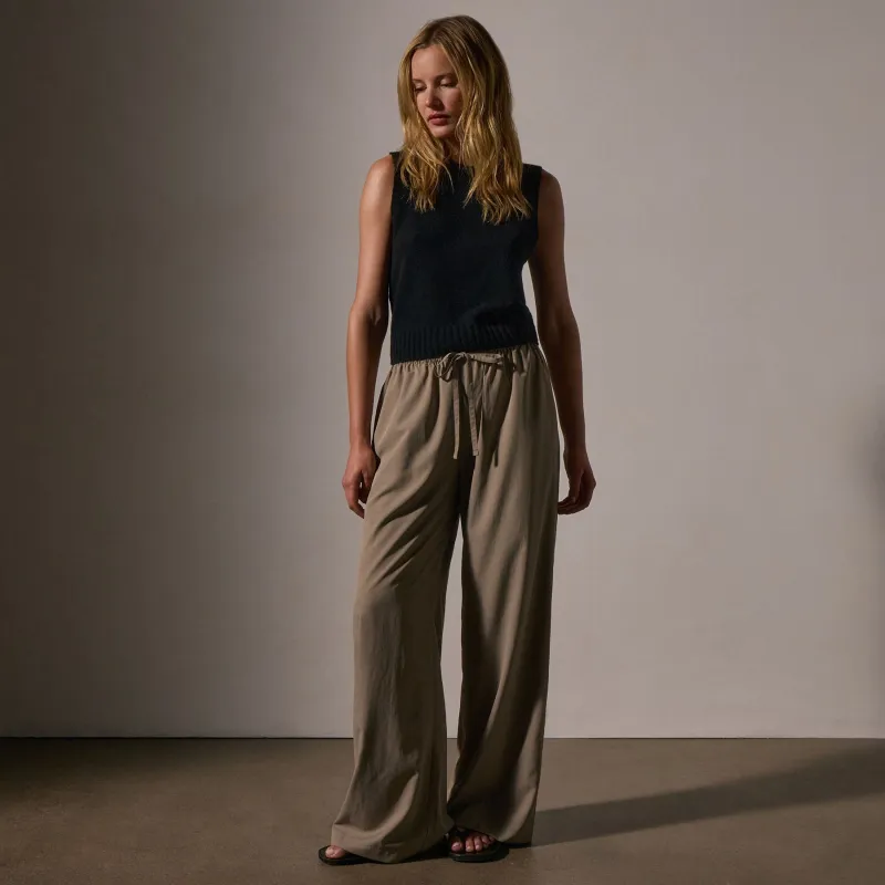 Lightweight Matte Sateen Trouser - Fawn sold by James Perse