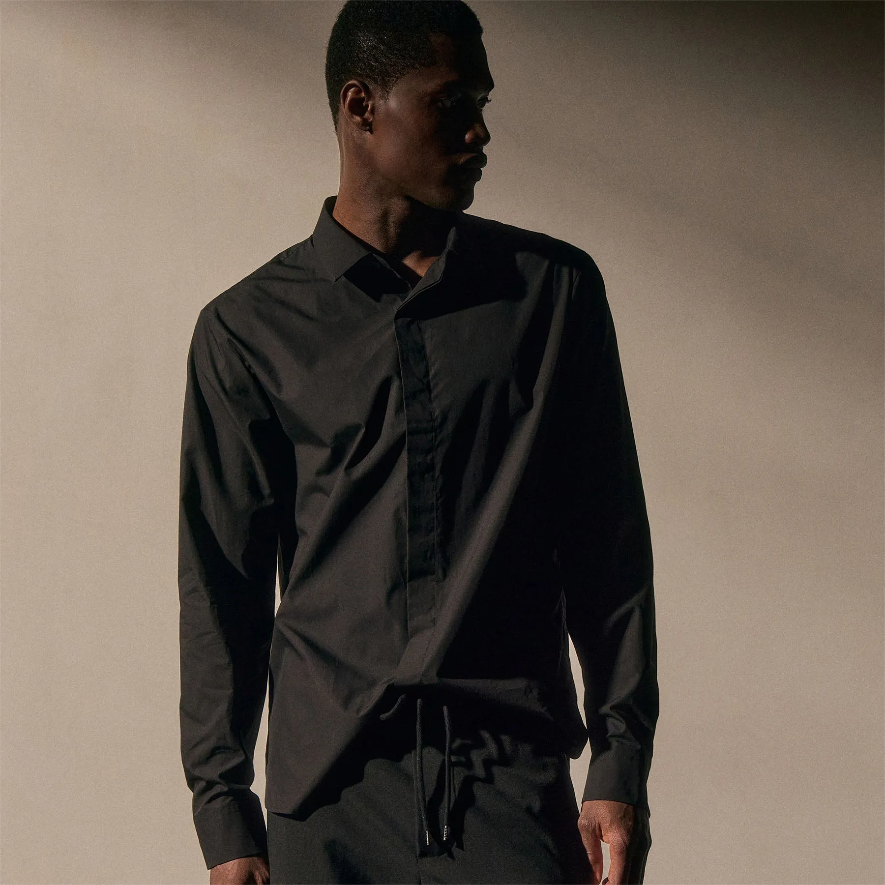 Supima Poplin Shirt - Black sold by James Perse