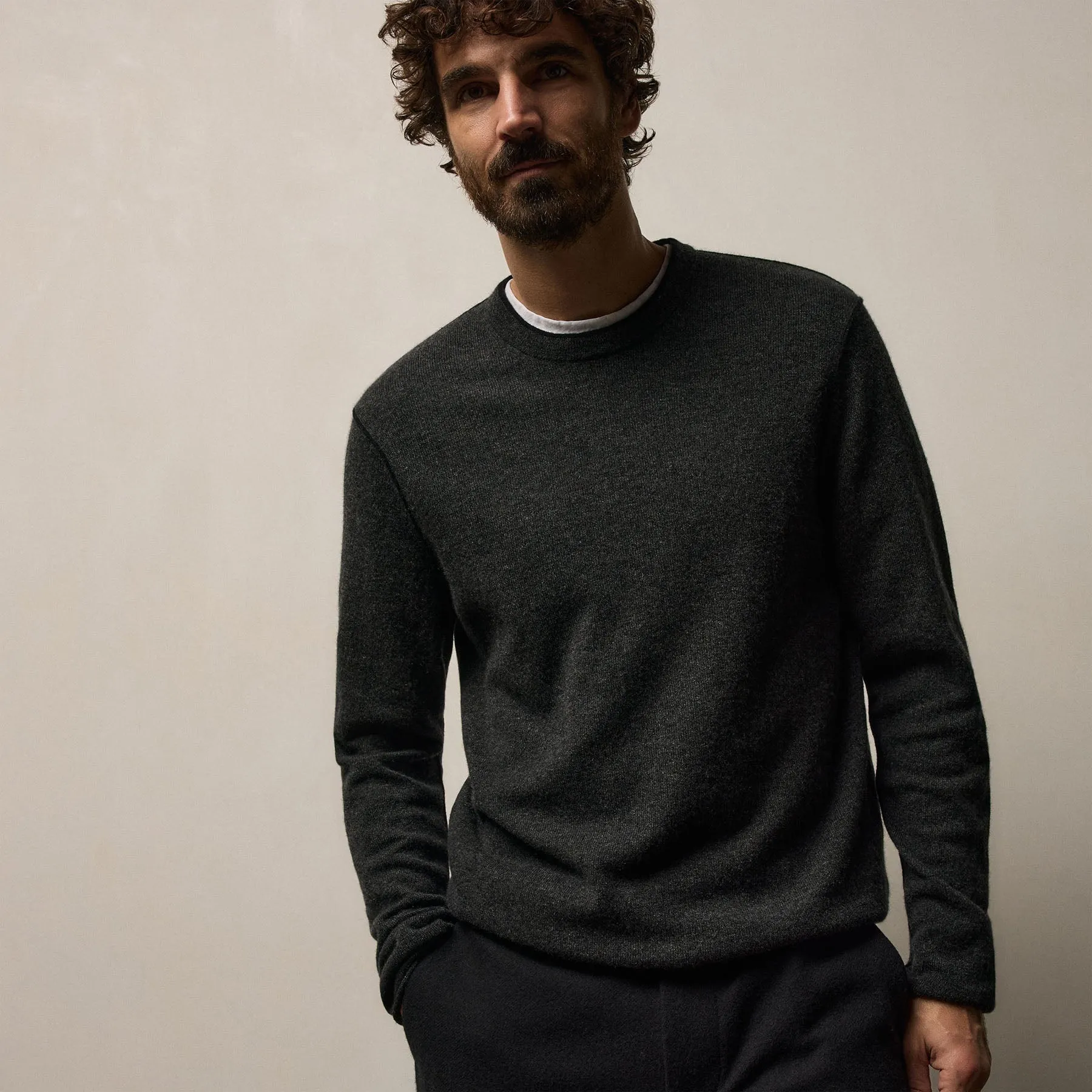 Italian Spun Cashmere Crewneck - Anthracite/Black sold by James Perse