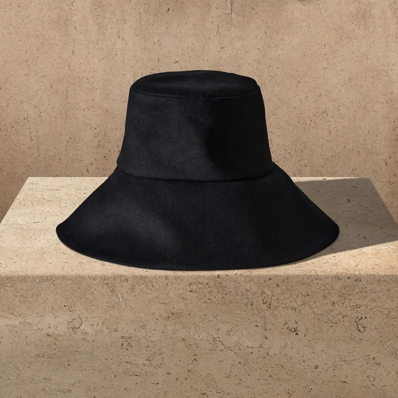 Janessa Leone Walker - Black made by James Perse