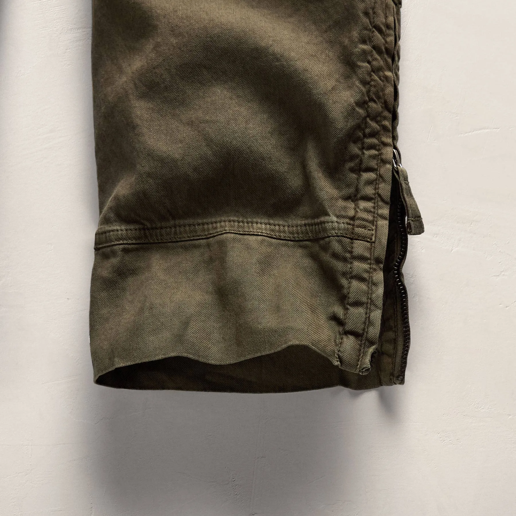 Parachute Linen Cotton Cargo - Army Green Pigment sold by James Perse product image thumbnail 4
