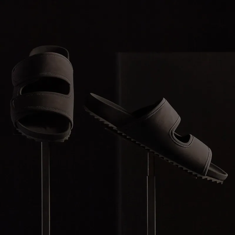 Binding Velcro Slide - Black/Black sold by James Perse