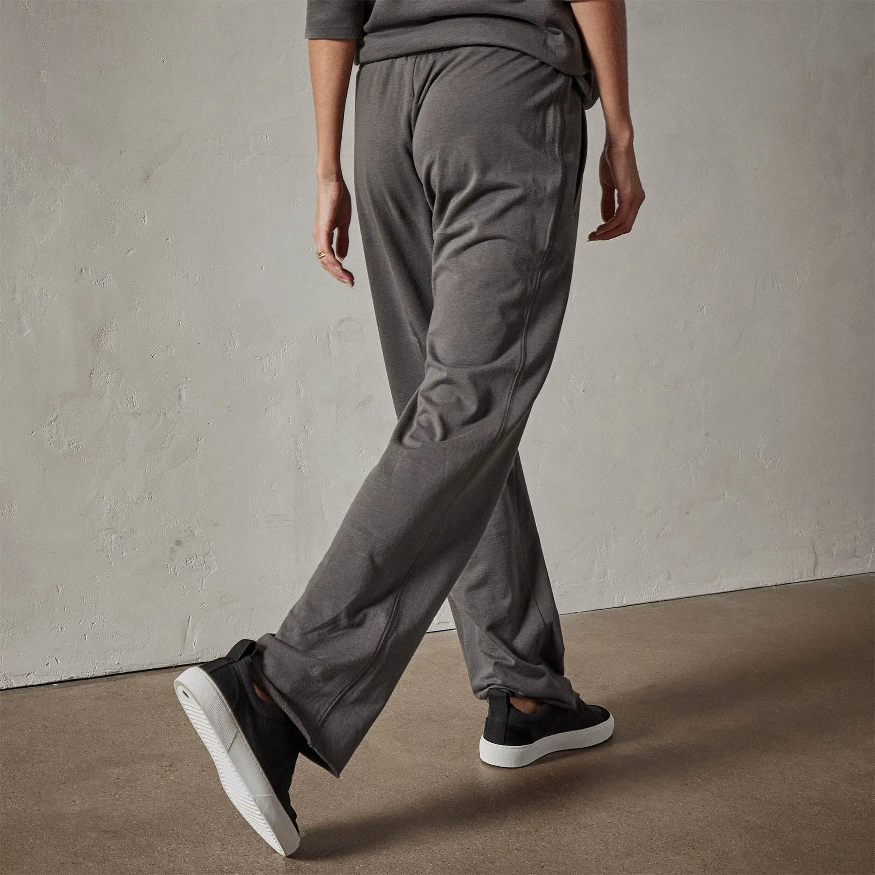 Recycled Feather Weight Terry Sweatpant - Fin sold by James Perse product image thumbnail 3