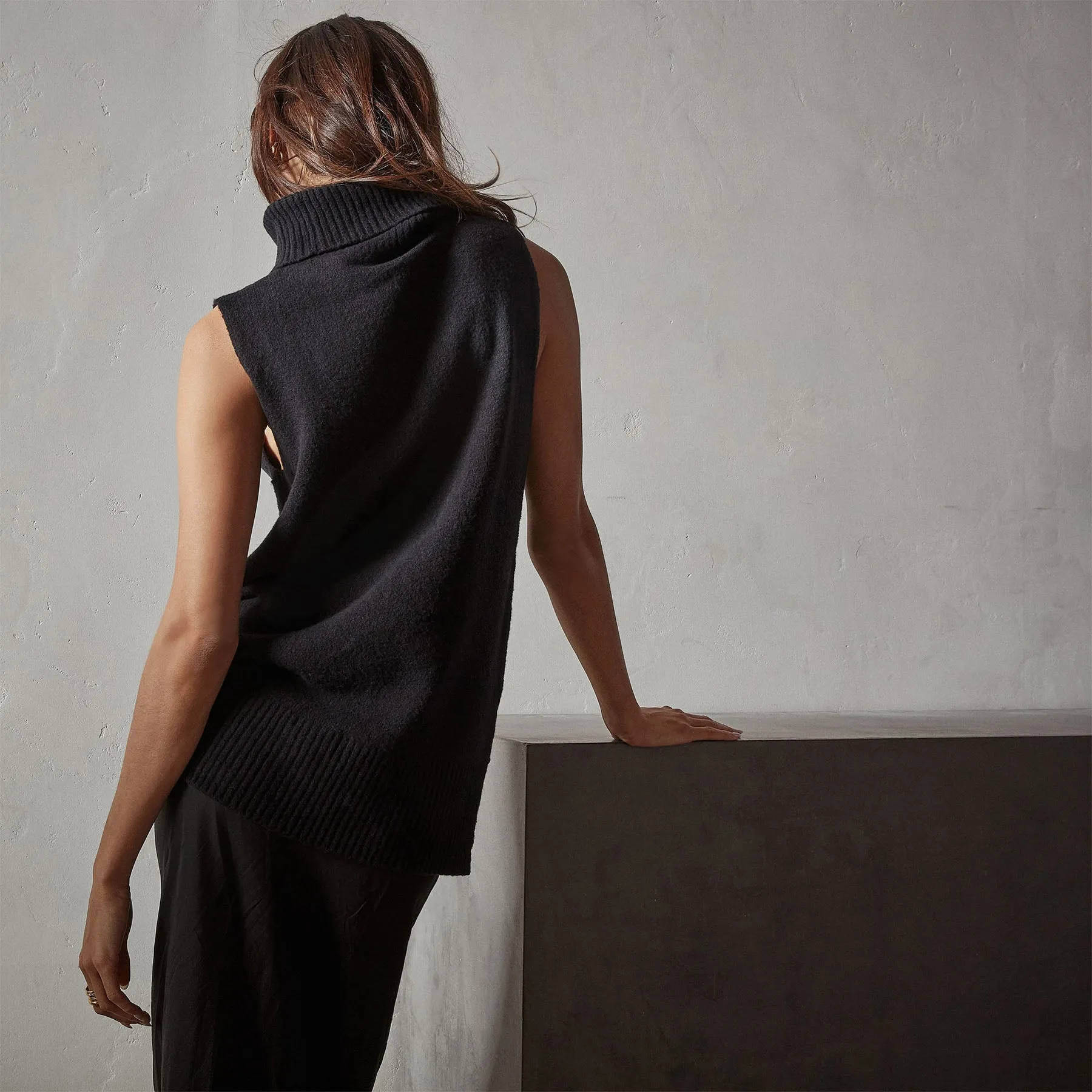 Cotton Wool Sleeveless Sweater - Black sold by James Perse product image thumbnail 4