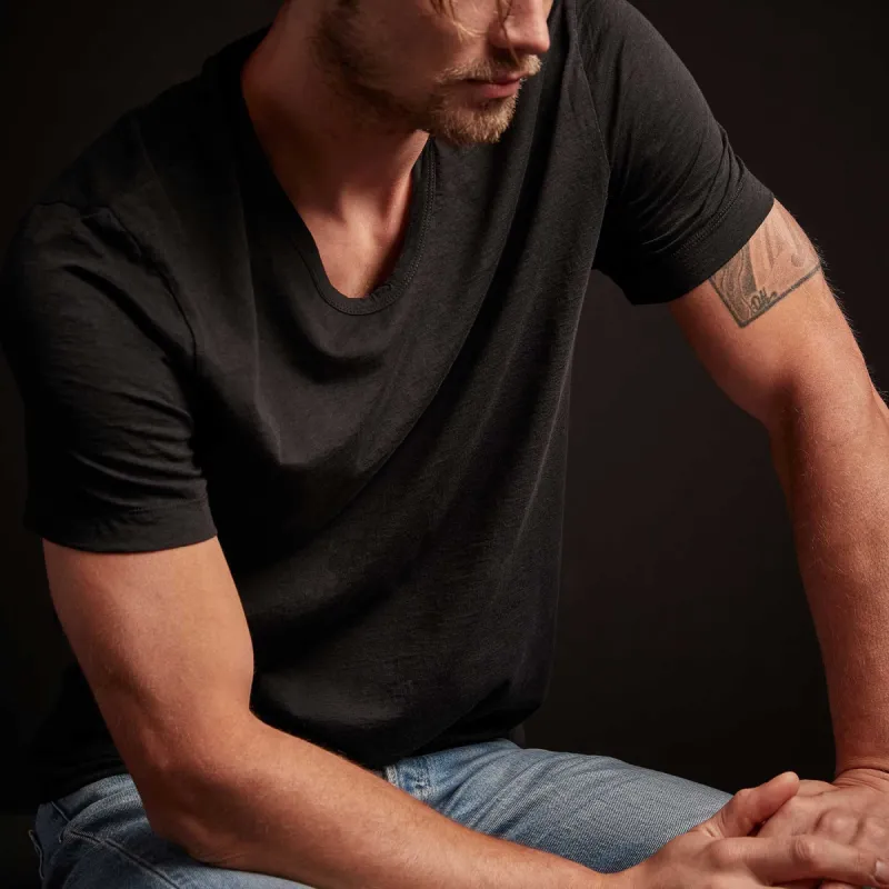 Recycled Lotus Jersey Soft V Neck - Black made by James Perse