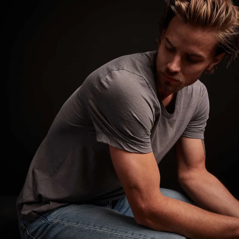 Recycled Lotus Jersey Soft V Neck - Iron made by James Perse