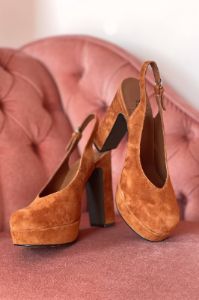 BET-ON-IT sold by Jeffrey Campbell