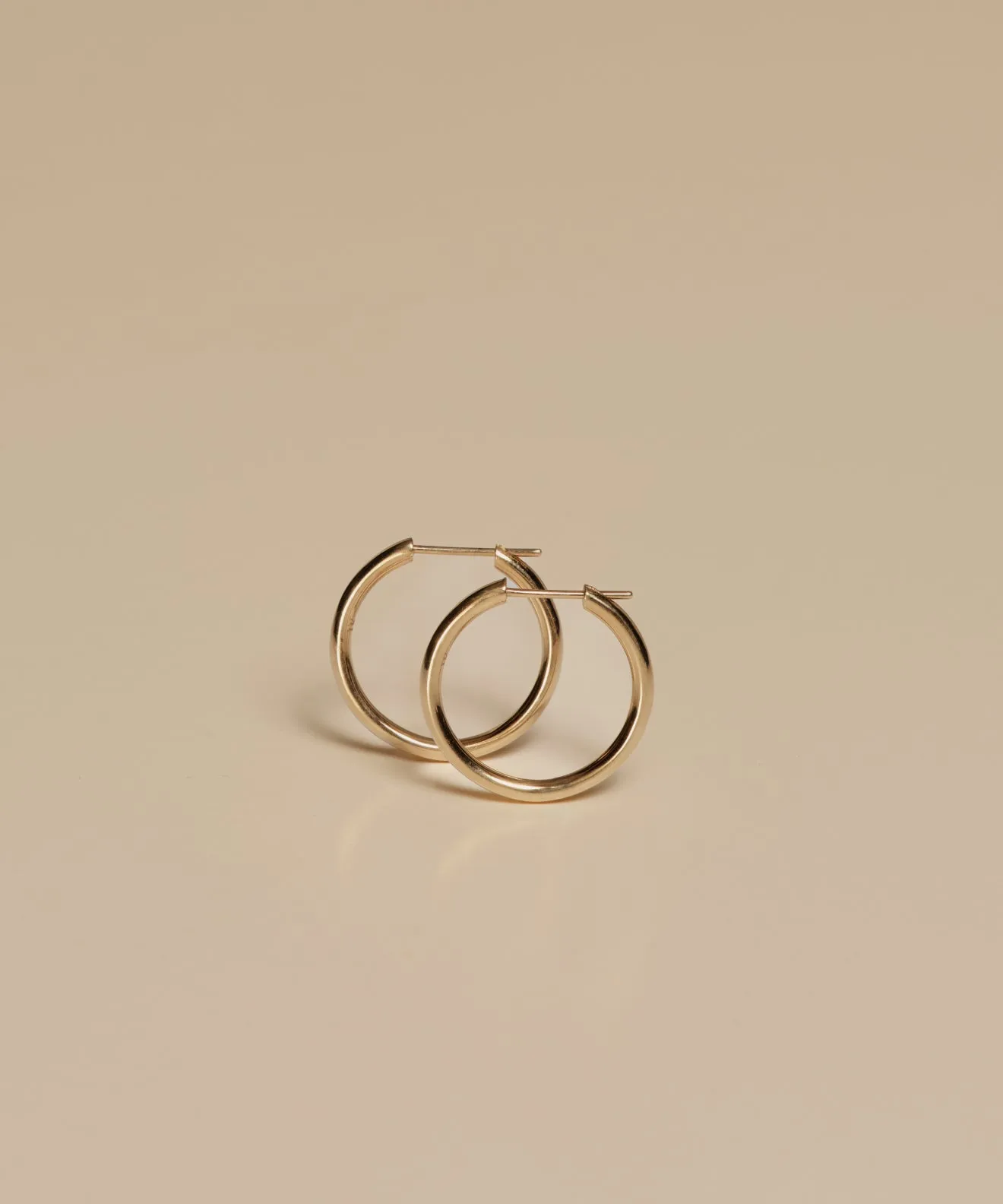 Medium Eloise Hoops sold by Jenni Kayne