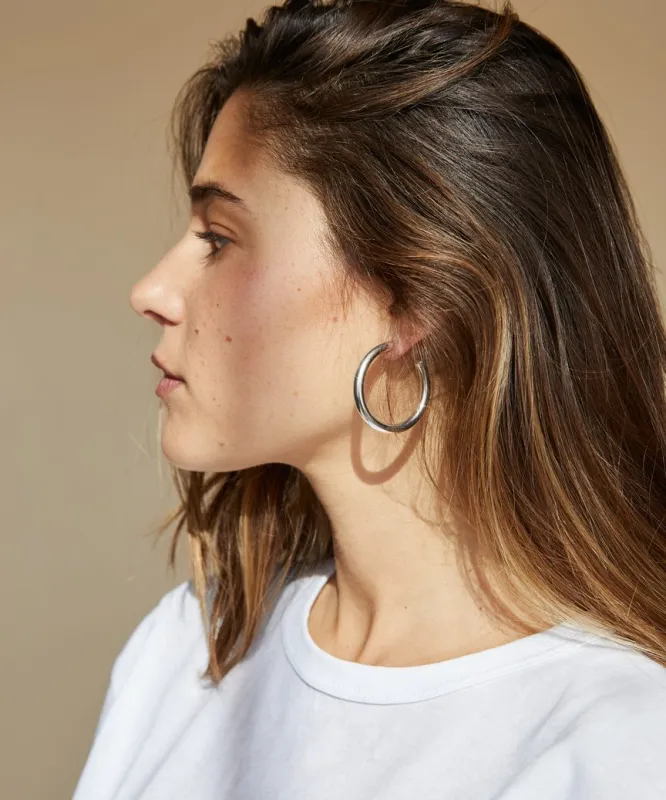 Medium Everyday Hoops made by Jenni Kayne