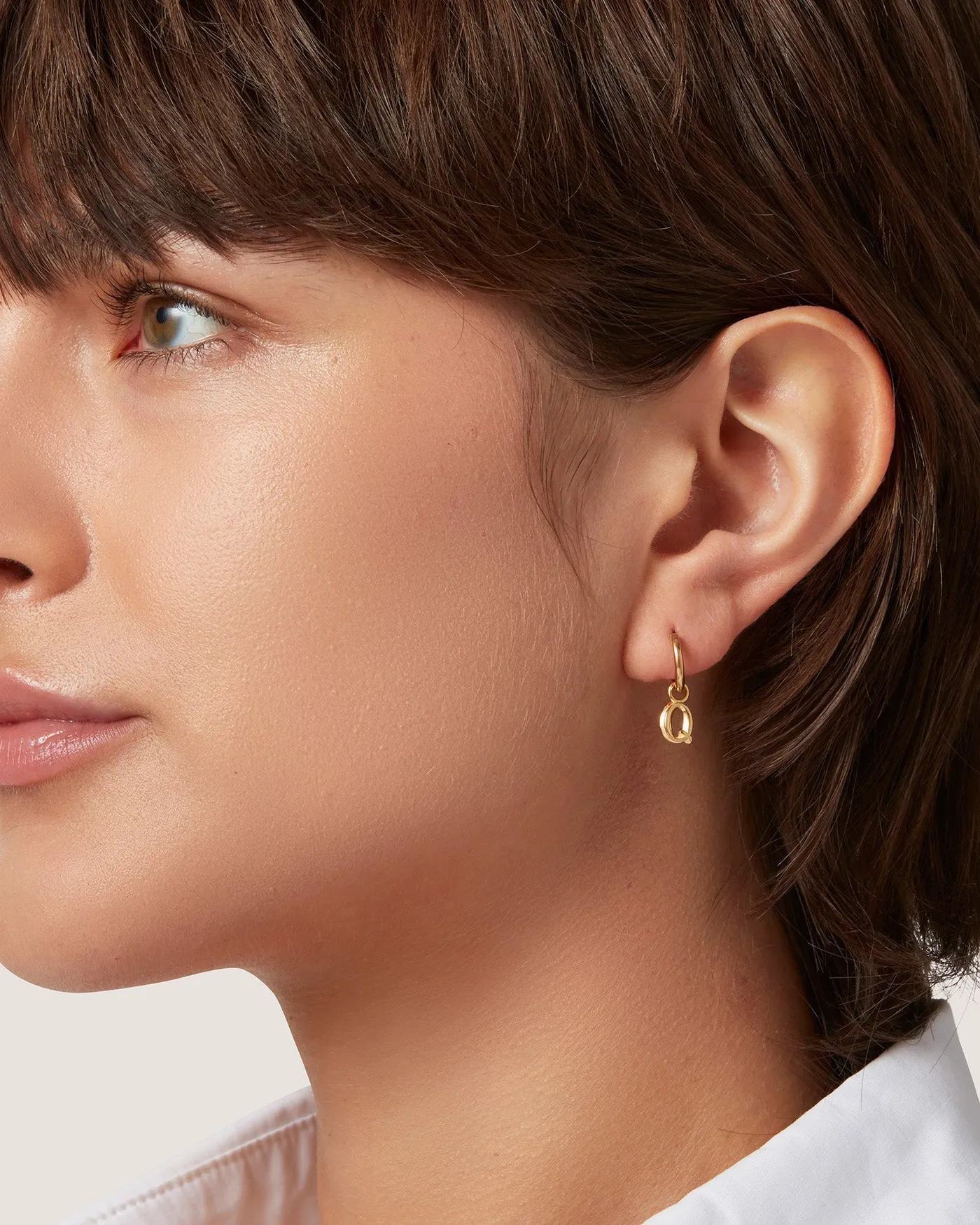 Single Monogram Huggie Earring - Q sold by JENNY BIRD product image thumbnail 2