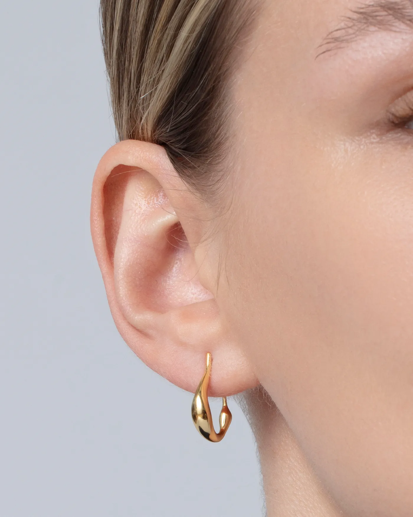 Mini Colette Hoop Earrings sold by JENNY BIRD product image thumbnail 3
