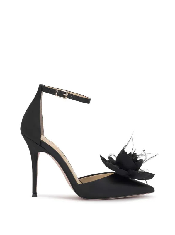 Winlyn Stiletto in Black sold by Jessica Simpson