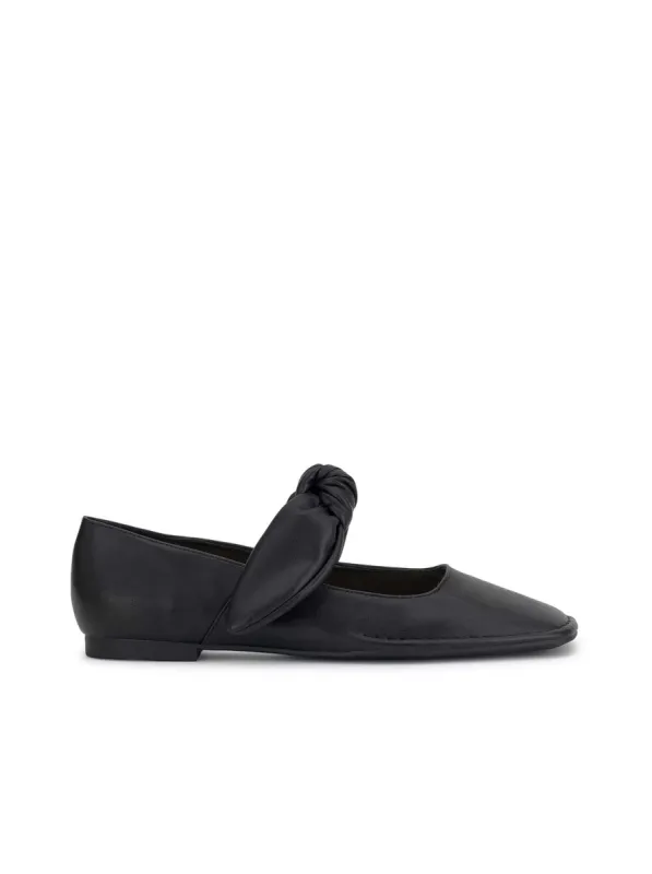 Lysute Ballet Flat in Black sold by Jessica Simpson