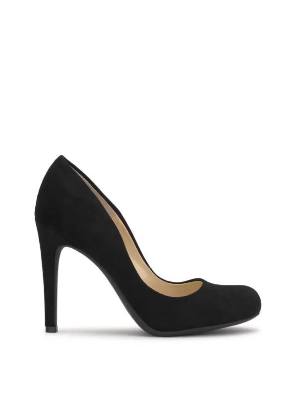 Calie Pump in Black sold by Jessica Simpson