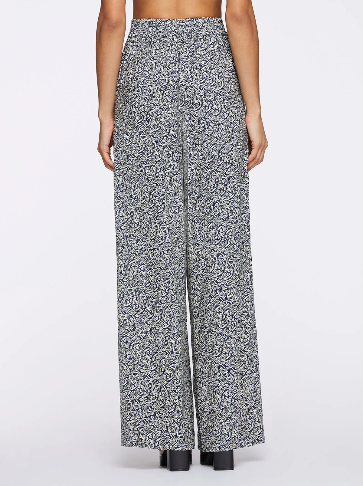 Shaye Pant in Wavy Jasmines Dress Blues sold by Jessica Simpson product image thumbnail 4