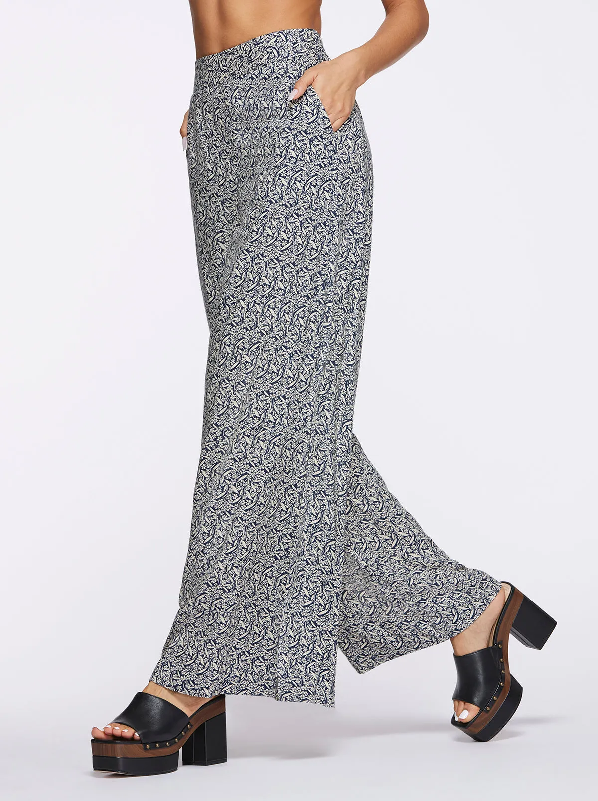 Shaye Pant in Wavy Jasmines Dress Blues sold by Jessica Simpson product image thumbnail 3