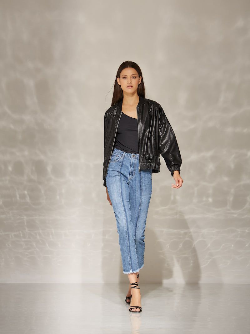 Jeans high rise cropped sold by Jijil product image thumbnail 3