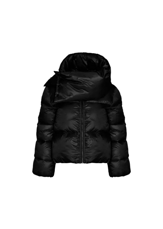 Piumino con collo a sciarpa sold by Jijil