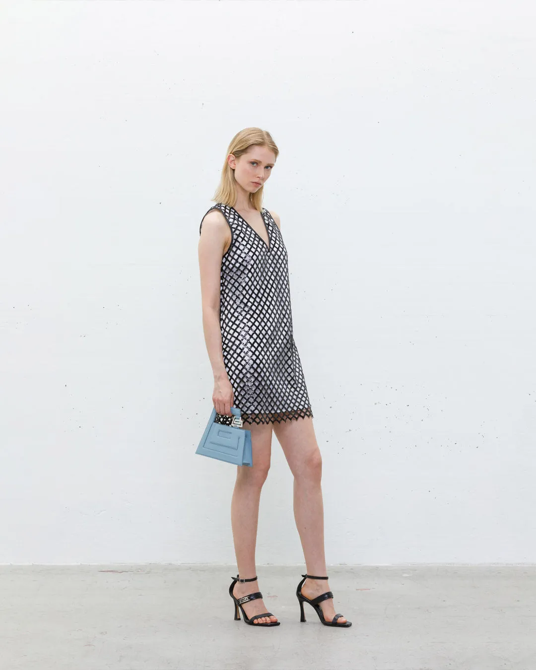 Abito con trama a paillettes sold by Jijil