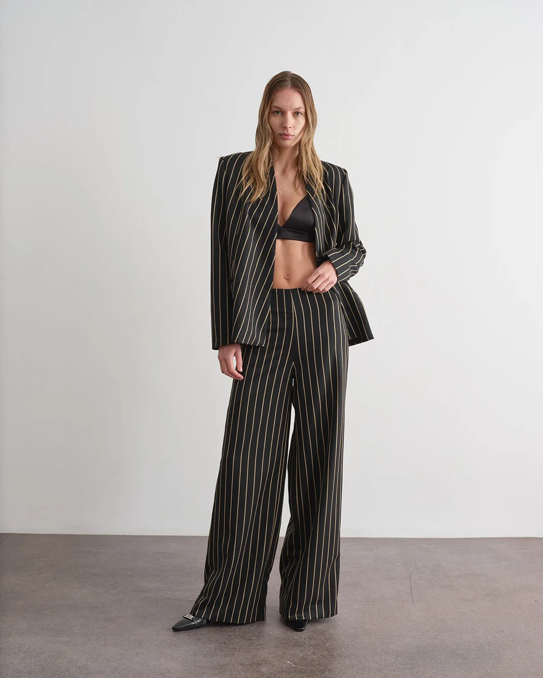 Pantalone gessato a palazzo sold by Jijil