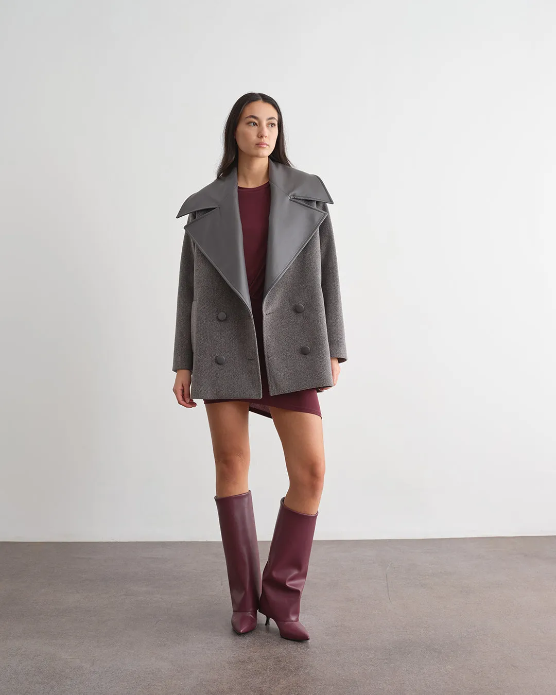 Cappotto doppiopetto con collo a revers in contrasto sold by Jijil