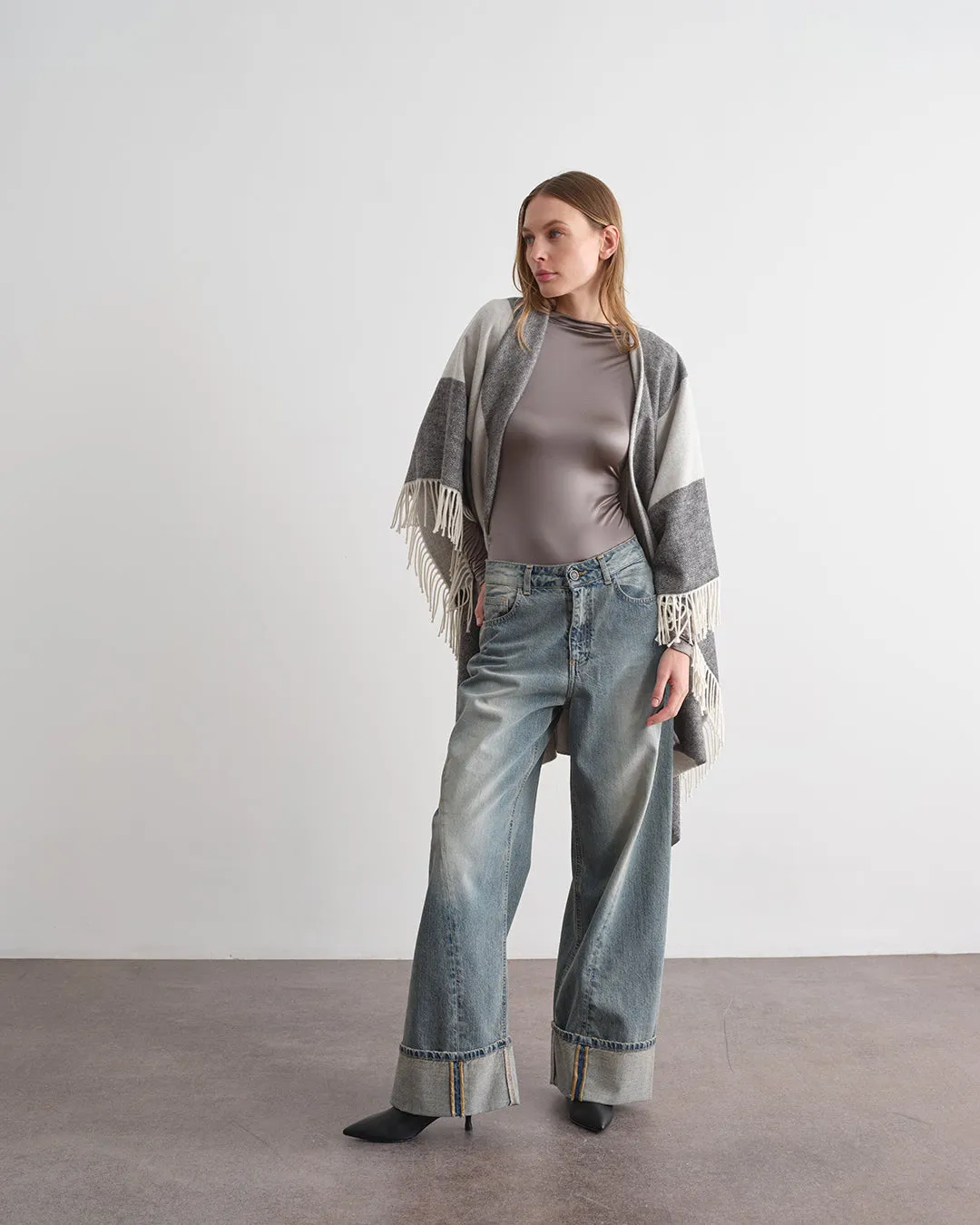 Body a maniche lunghe effetto satin sold by Jijil