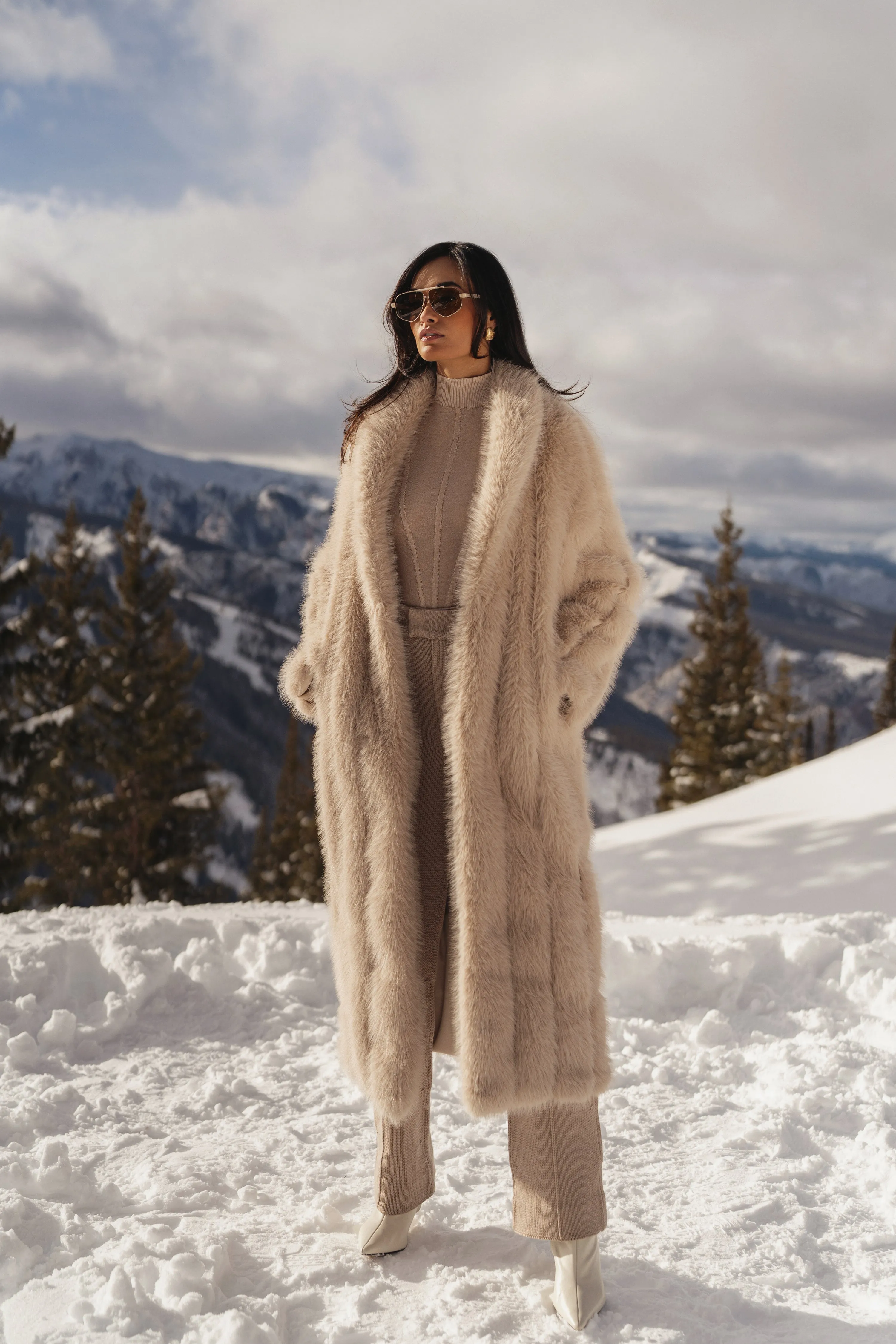 [EENK] / ☆ ZUFFIEA Fluffy Funnel Neck Coat / Beige ZUFFIEA Fluffy Funnel Neck Coat - Beige : EENK SHOP