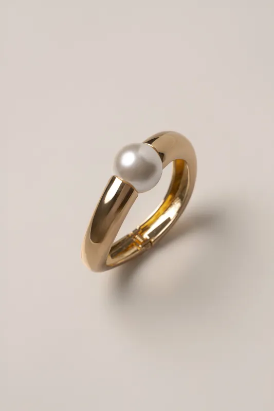 Gold Britt Pearl Bracelet made by JLUXLABEL