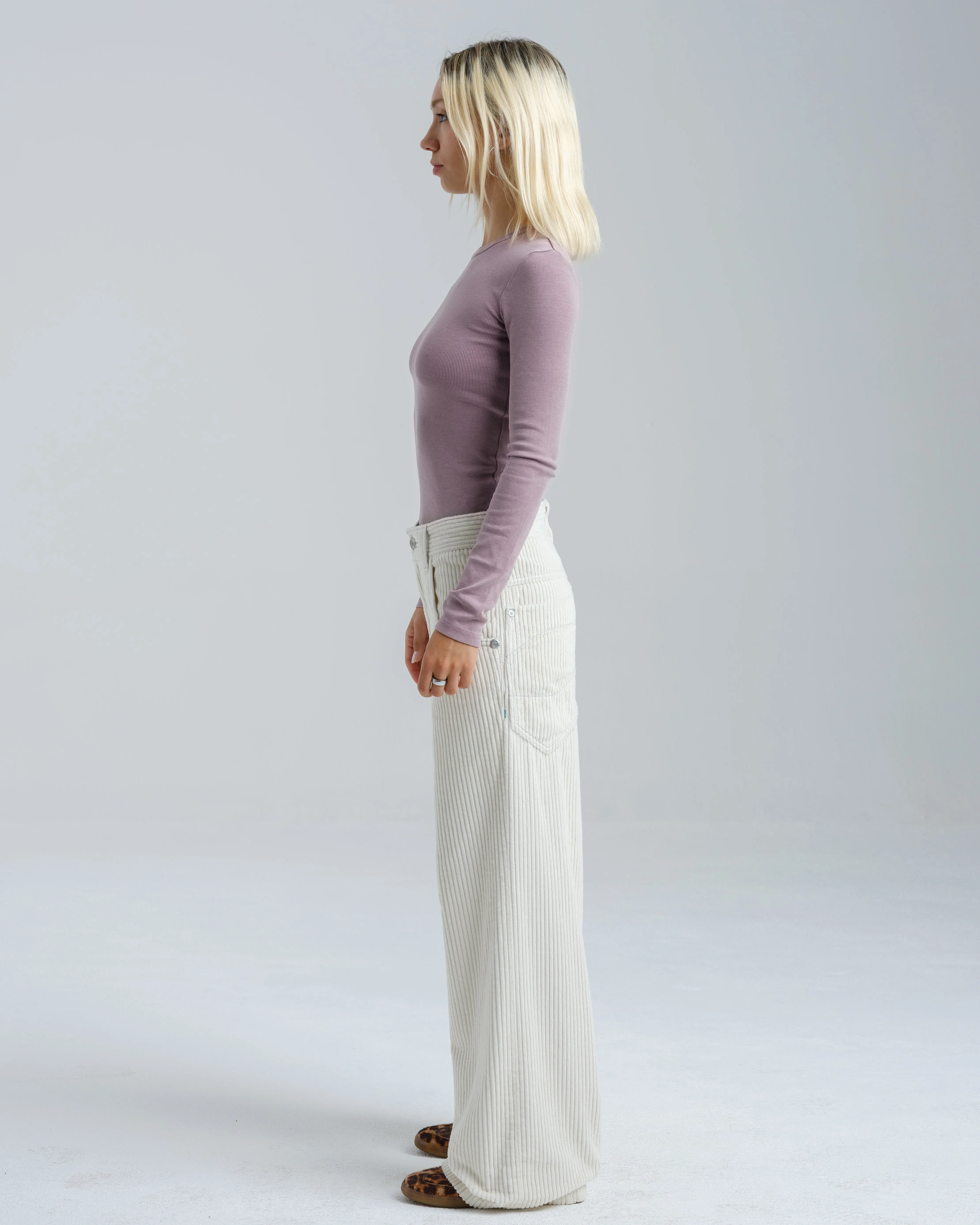 W1179 Easy Wide Pipes. 23". 4 Wale Corduroy. Tofu. sold by JNCO product image thumbnail 4