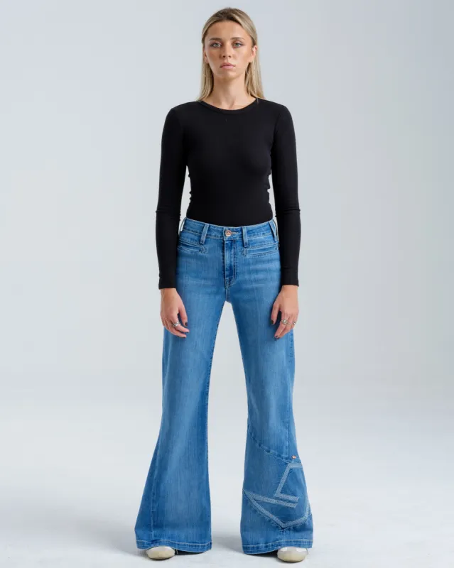 Kyanite. 30". Antique. sold by JNCO