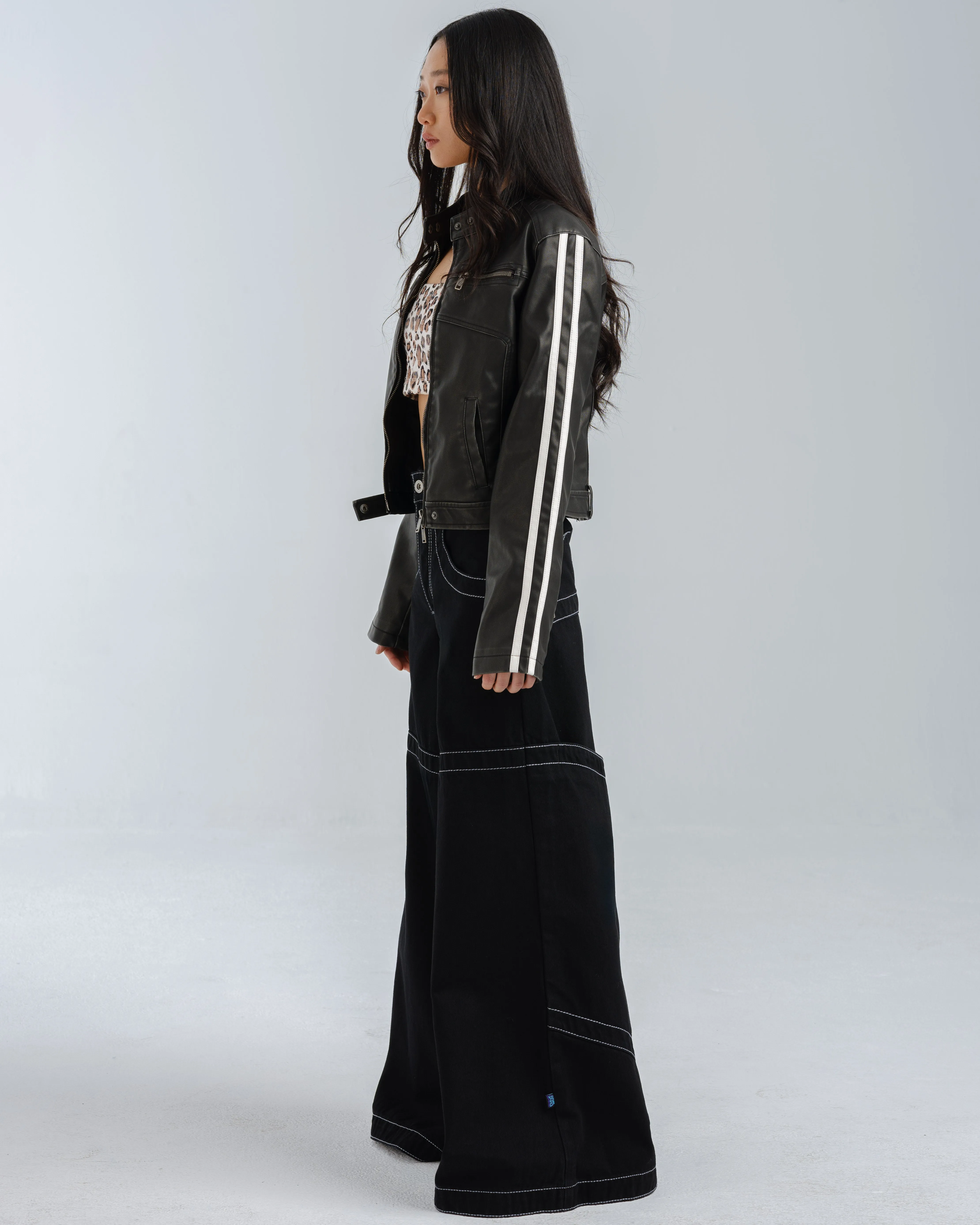 W Hangin'. 34". Jet Black. sold by JNCO product image thumbnail 3